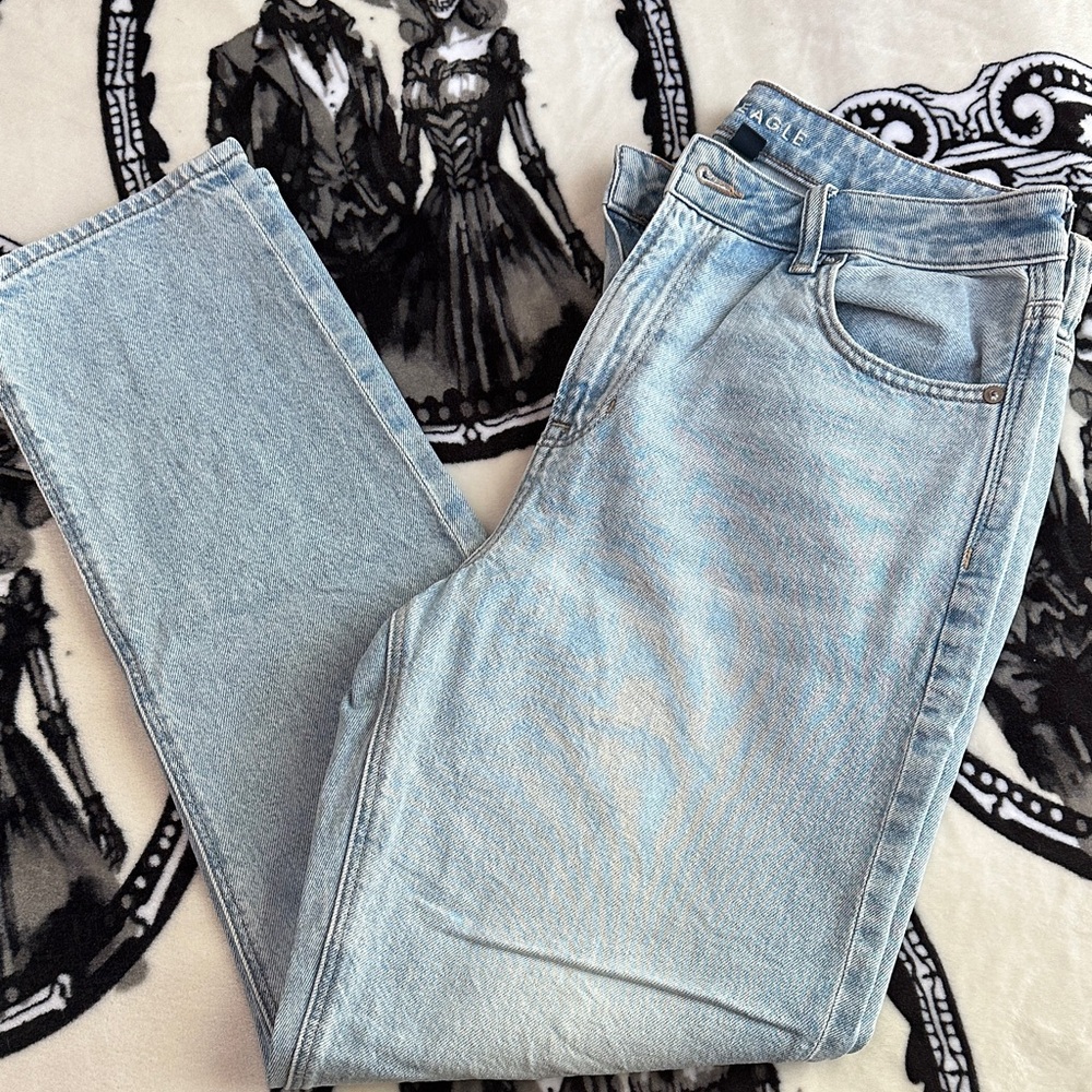 American Eagle Outfitters Mom Jean